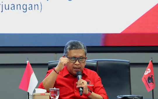 Komarudin Bacakan Surat Keputusan, Jokowi Resmi Dipecat PDIP