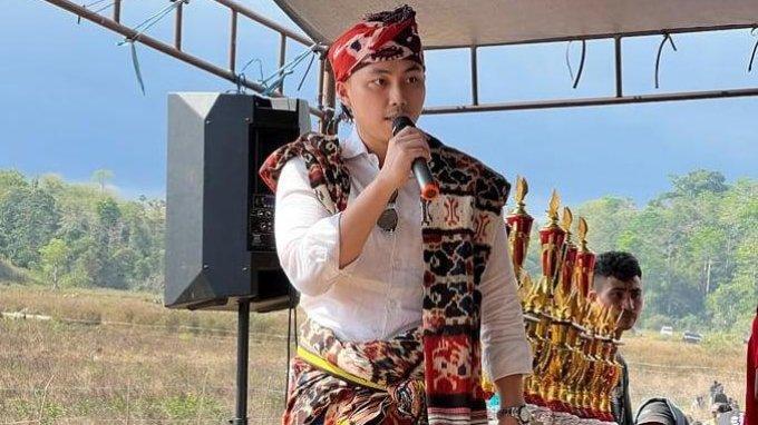 Bupati Sumba Barat Siap Sukseskan Regenerasi Politikus PDIP Herman Herry kepada Stevano Adranacus