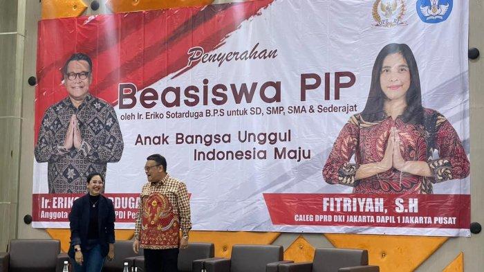 Eriko Sotarduga dan Fitriyah Serahkan Bantuan PIP untuk 1.500 Pelajar SD, SMP dan SMA