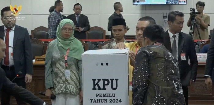 Buktikan Dalil PDIP Vs Nasdem di Sulteng Beda 1 Suara, KPU Hitung Ulang Pencoblosan di Sidang MK