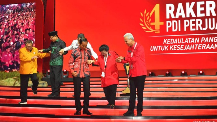 Politisi PDIP Heran Video Gandengan Viral: Bu Mega Nangis-nangis Bela Jokowi